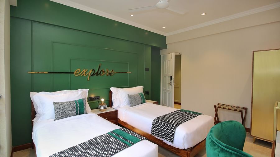rooms with twin beds in bandra at theory9