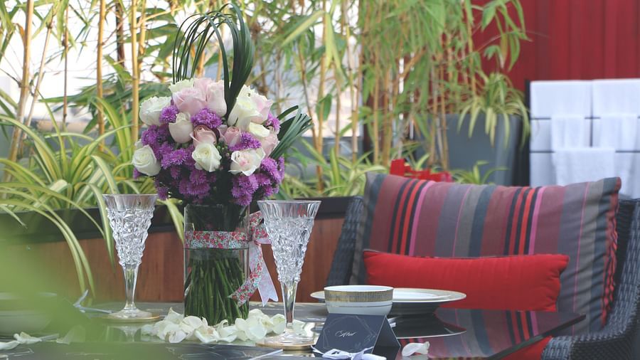 romantic meal for couples at Theory9 Premium Service Apartments Bandra, romantic stay in mumbai