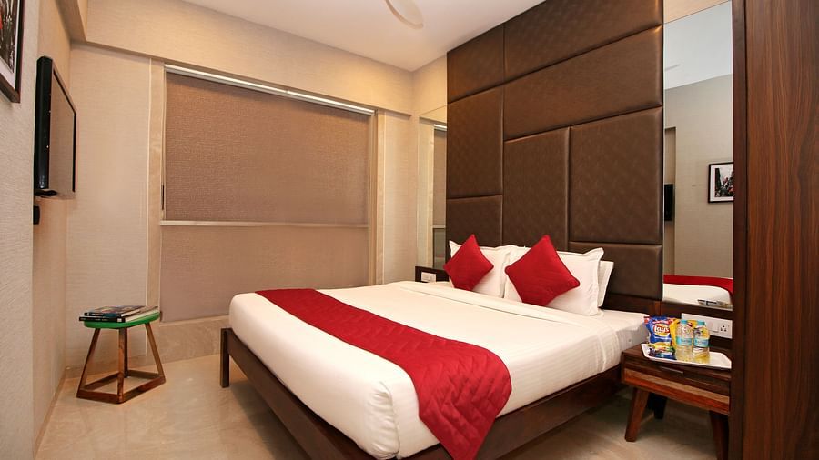 well-furnished room with cosy bed in khar