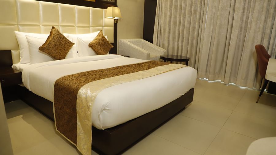 Superior Room featuring a king-size bed and a couch with coffee table next to it