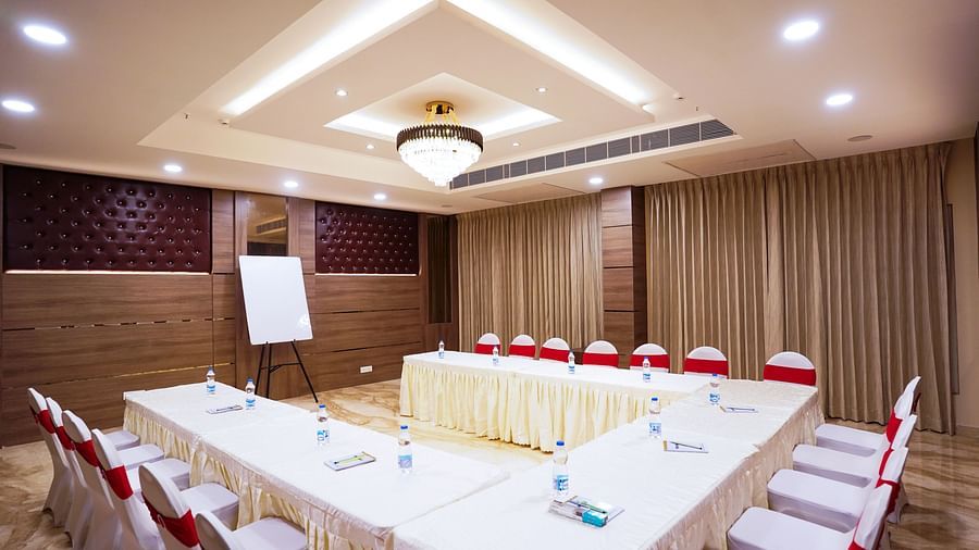 V Five Hotel - Mantri hall with u-shaped seating