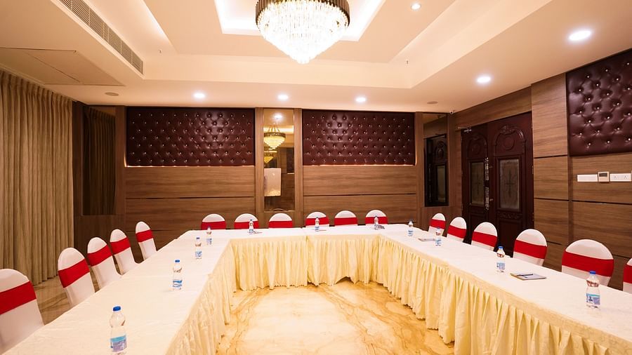 V Five Hotel - Mantri hall displaying all the seats