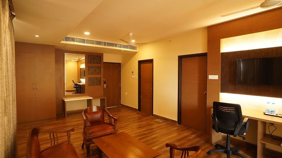 SUITE LIVING ROOM 1
