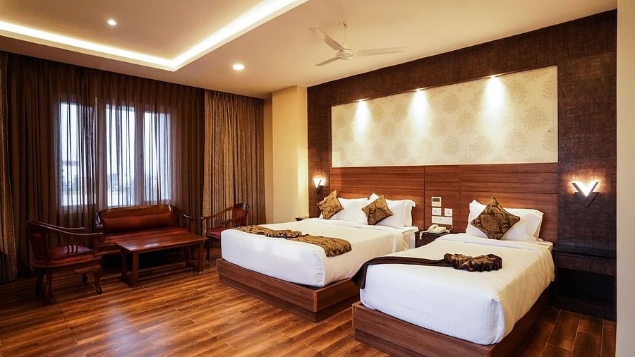 V Five Hotel - Family Room with twin beds