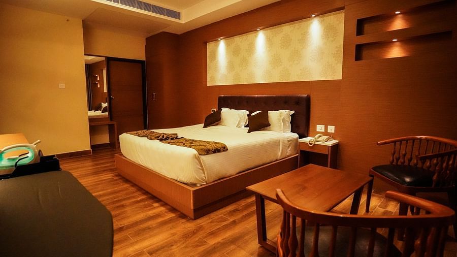 V Five Hotel - Suite Room