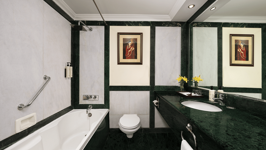 Bathtub Bathroom