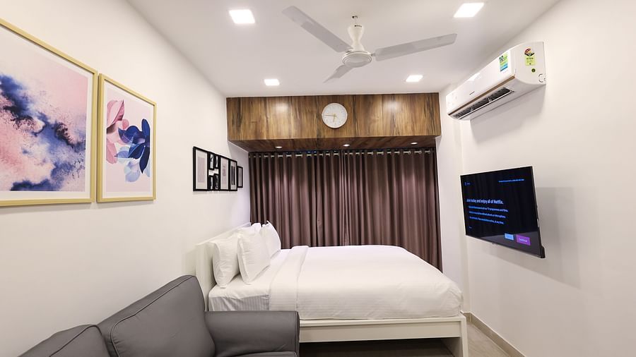 Bedroom of room 402 3001 5001 at Wabi-Sabi Juhu 10