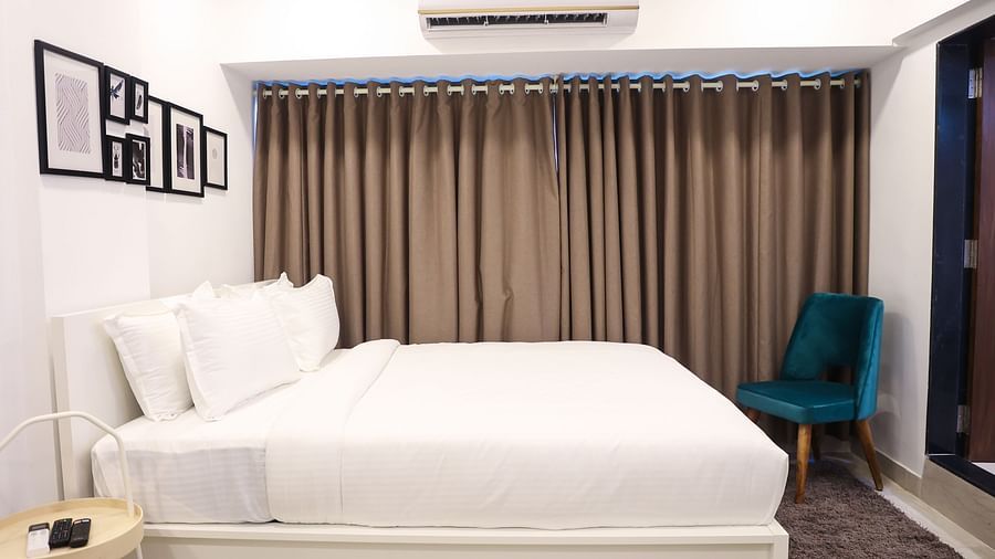 Bedroom of room 403 3003 5003 at Wabi-Sabi Juhu 16
