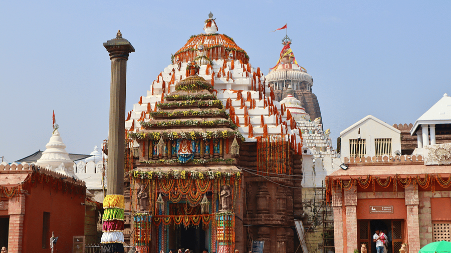 A crowd of devotees in front of Jagannath Temple in Ranchi.