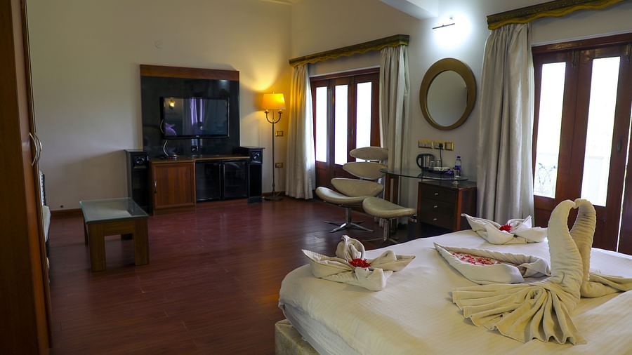 an overview of King Suite - White pearl suites by rosetum 