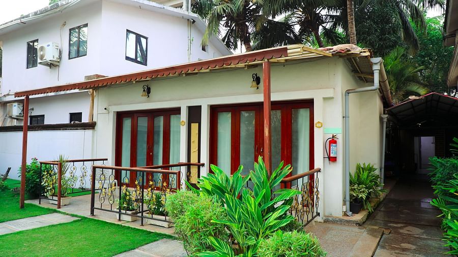 facade of Luxury Villa - White pearl suites by rosetum 