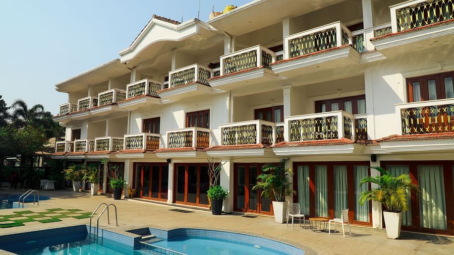 interior view of rooms with swimming pool ofWhite pearl suites by rosetum 