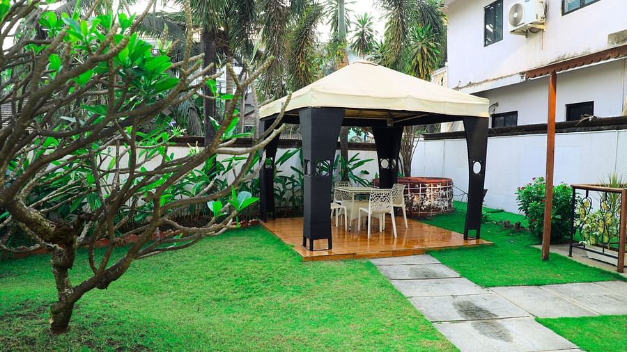 Gazebo with seating - White pearl suites by rosetum 