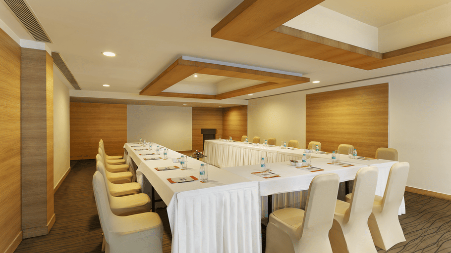 Hall at Hometel Roorkee 4