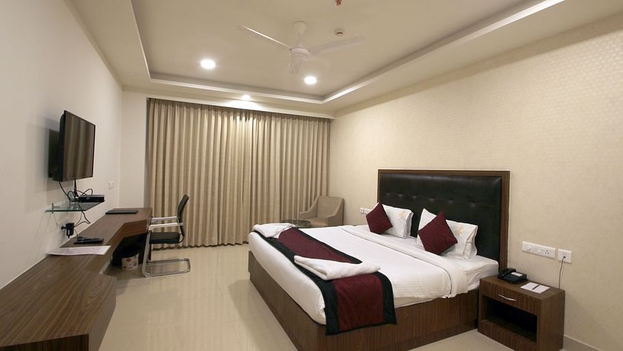 SUPERIRO ROOM