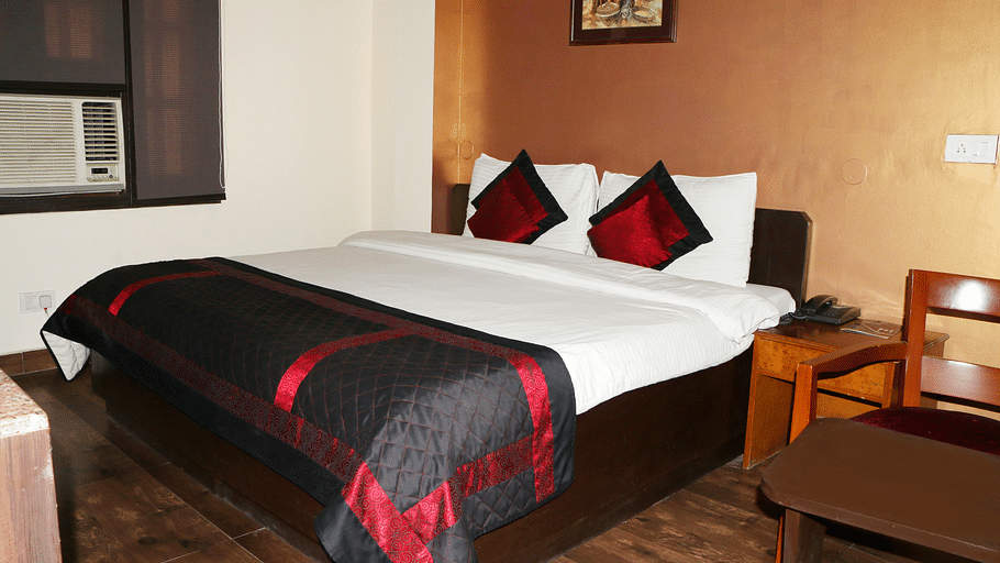 Hotel Pals Inn, Patel Nagar, New Delhi New Delhi Deluxe Room Hotel Pals Inn Patel Nagar New Delhi 2