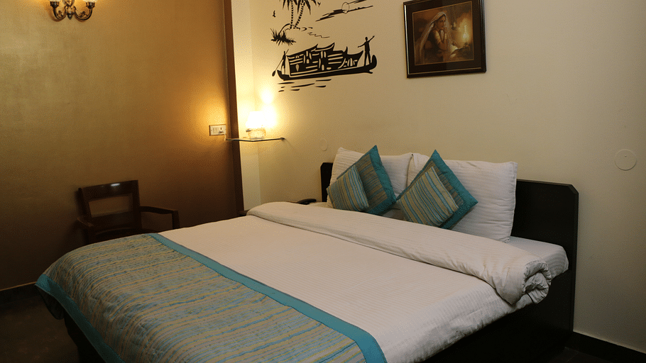 Hotel Pals Inn, Patel Nagar, New Delhi New Delhi Deluxe Room Hotel Pals Inn Patel Nagar New Delhi 5