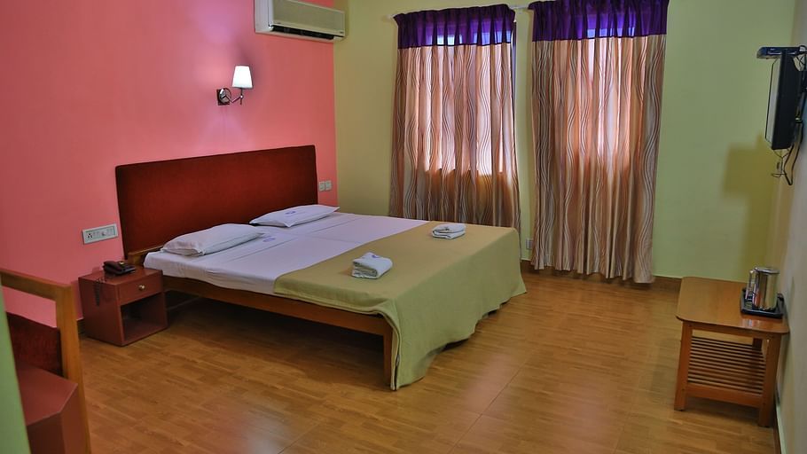 Hotel Srinivas, Kochi Cochin Deluxe AC Room Hotel Srinivas Kochi