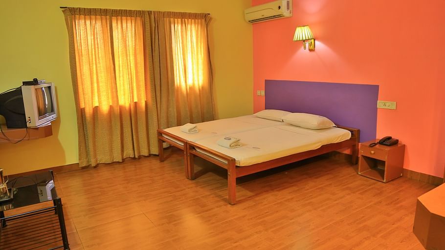 Hotel Srinivas, Kochi Cochin Double AC Room Hotel Srinivas Kochi 3
