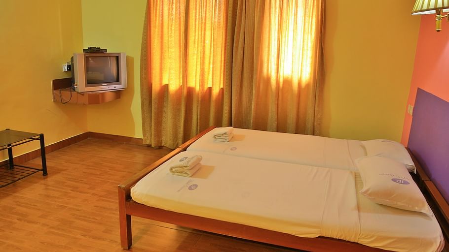 Hotel Srinivas, Kochi Cochin Double Non- AC Room Hotel Srinivas Kochi 3