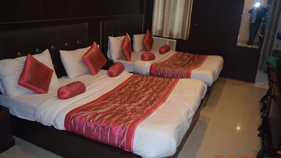 Deluxe 4 Bed A/C Room at Hotel Trishul - Budget Hotels, Har ki Pauri Hotels, Haridwar Hotels 2