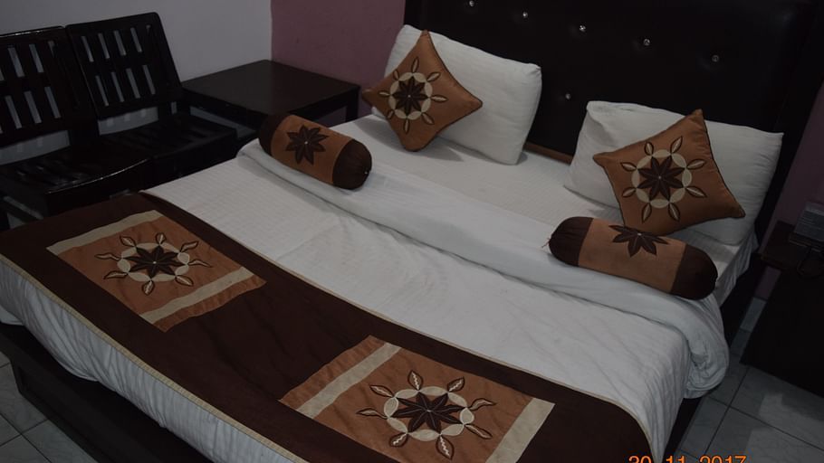 Deluxe Double A/C Room at Hotel Trishul, Haridwar, Hotels near Railway station in haridwar