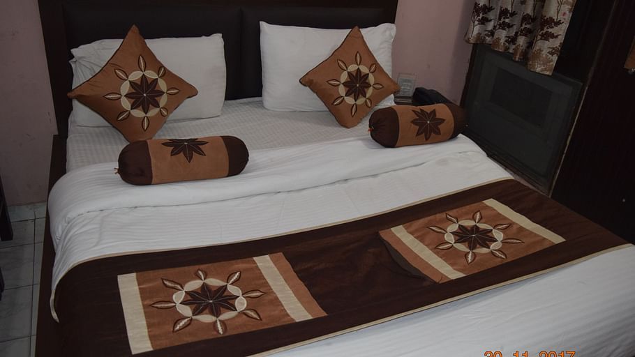 Deluxe Double A/C Room at Hotel Trishul -  Budget Hotels, Har ki Pauri Hotels, Haridwar Hotels