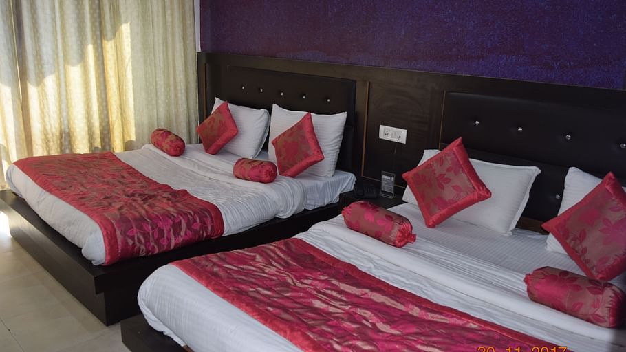  Deluxe 4 Bed A/C Room at Hotel Trishul - Budget Hotels, Har ki Pauri Hotels, Haridwar Hotels