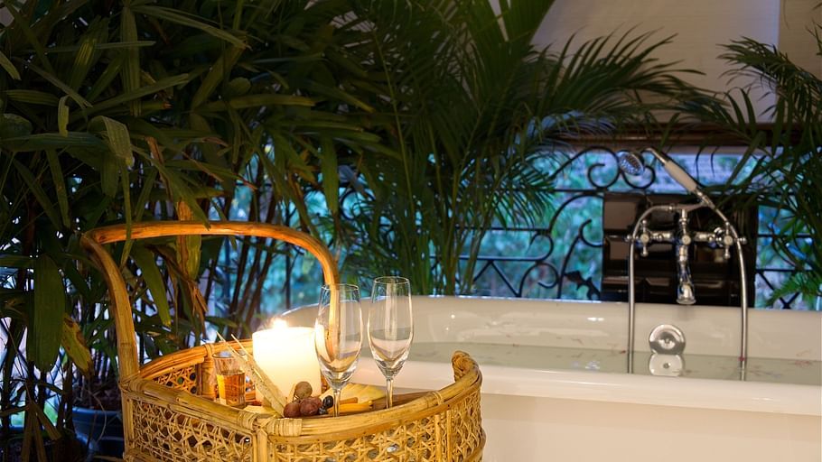 Romance Suite Bathtub Bar