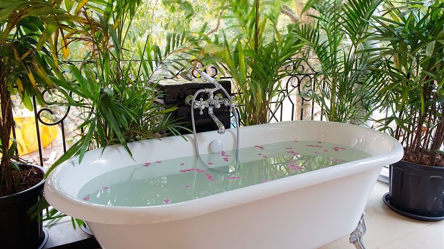 Romance Suite Bathtub