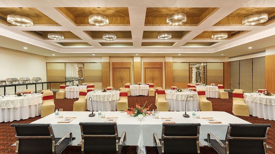 Hall at Hometel Roorkee 6