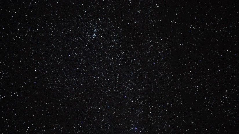 an image of many stars as viewied from the ground without light pollution