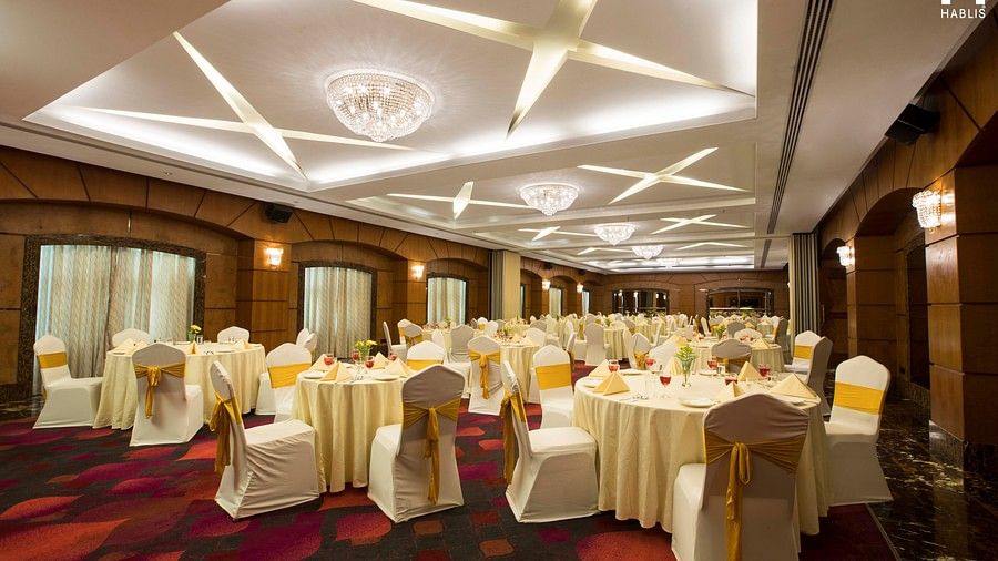 reception seating arrangement at magnum hall