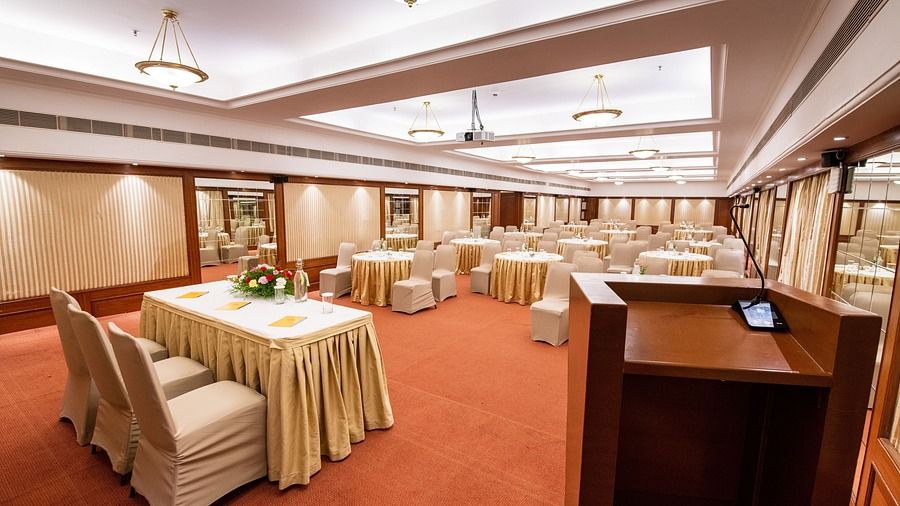 the sitting arrangement at Cumberland Banquet Hall in Kodaikanal 