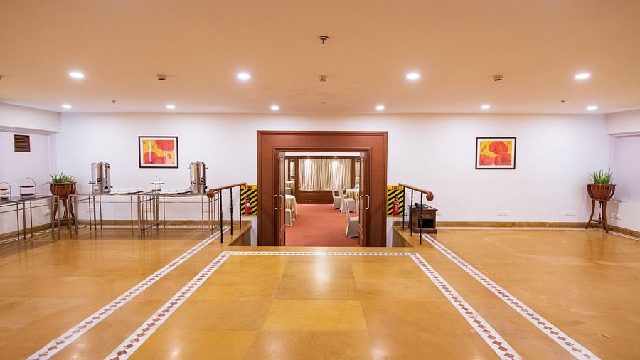 the sitting arrangement at Cumberland Banquet Hall in Kodaikanal Hotel