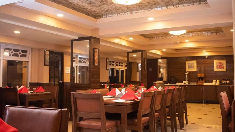Multiple tables and chairs in a closed dining space | Summit Oakden Resort & Spa, Mall Road