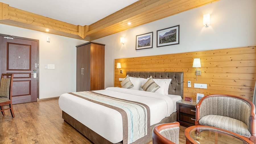 Deluxe room at Summit Alpine Abode with a double bed and seating arrangement