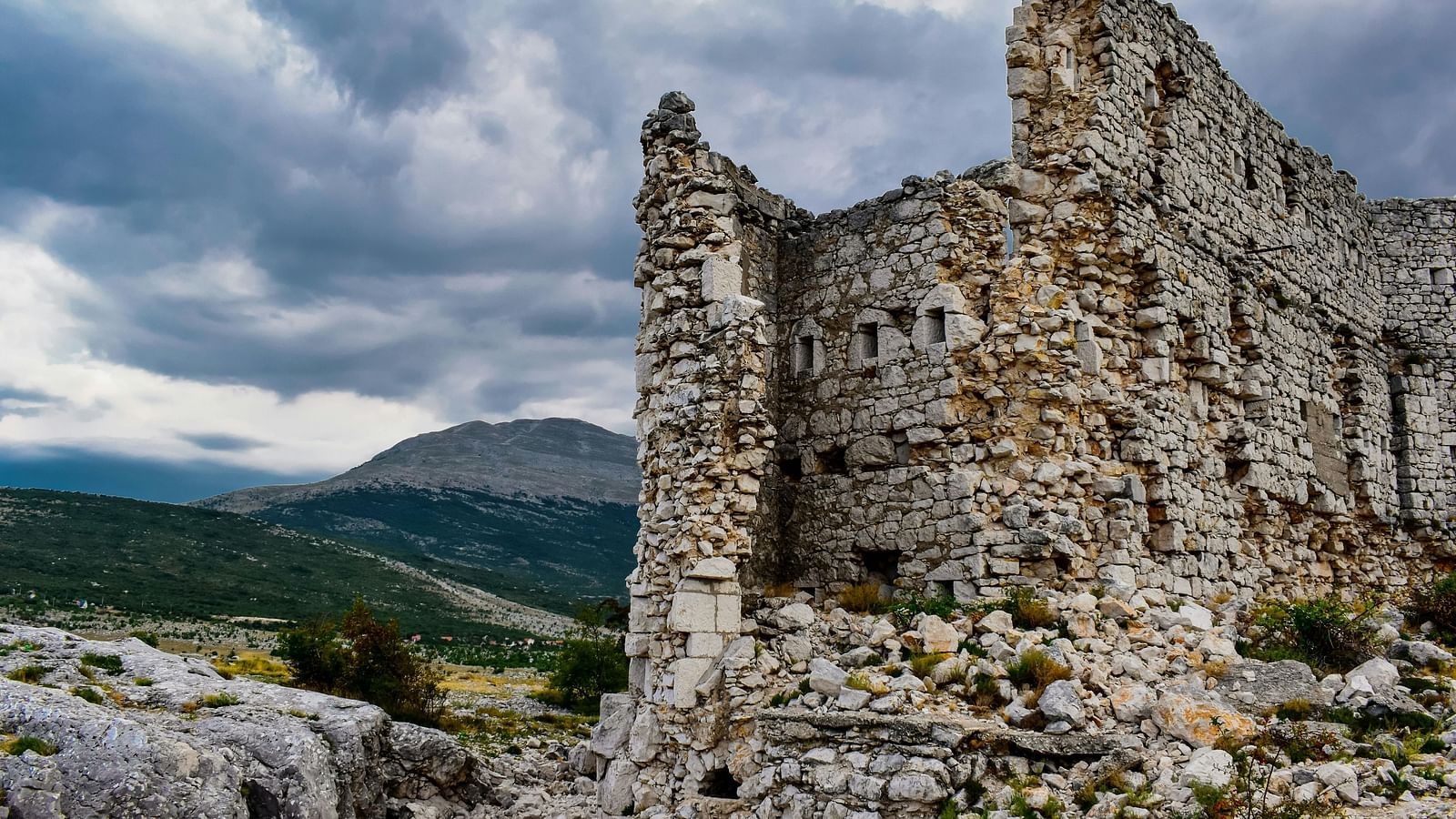 An ancient fort against a cloudy sky.