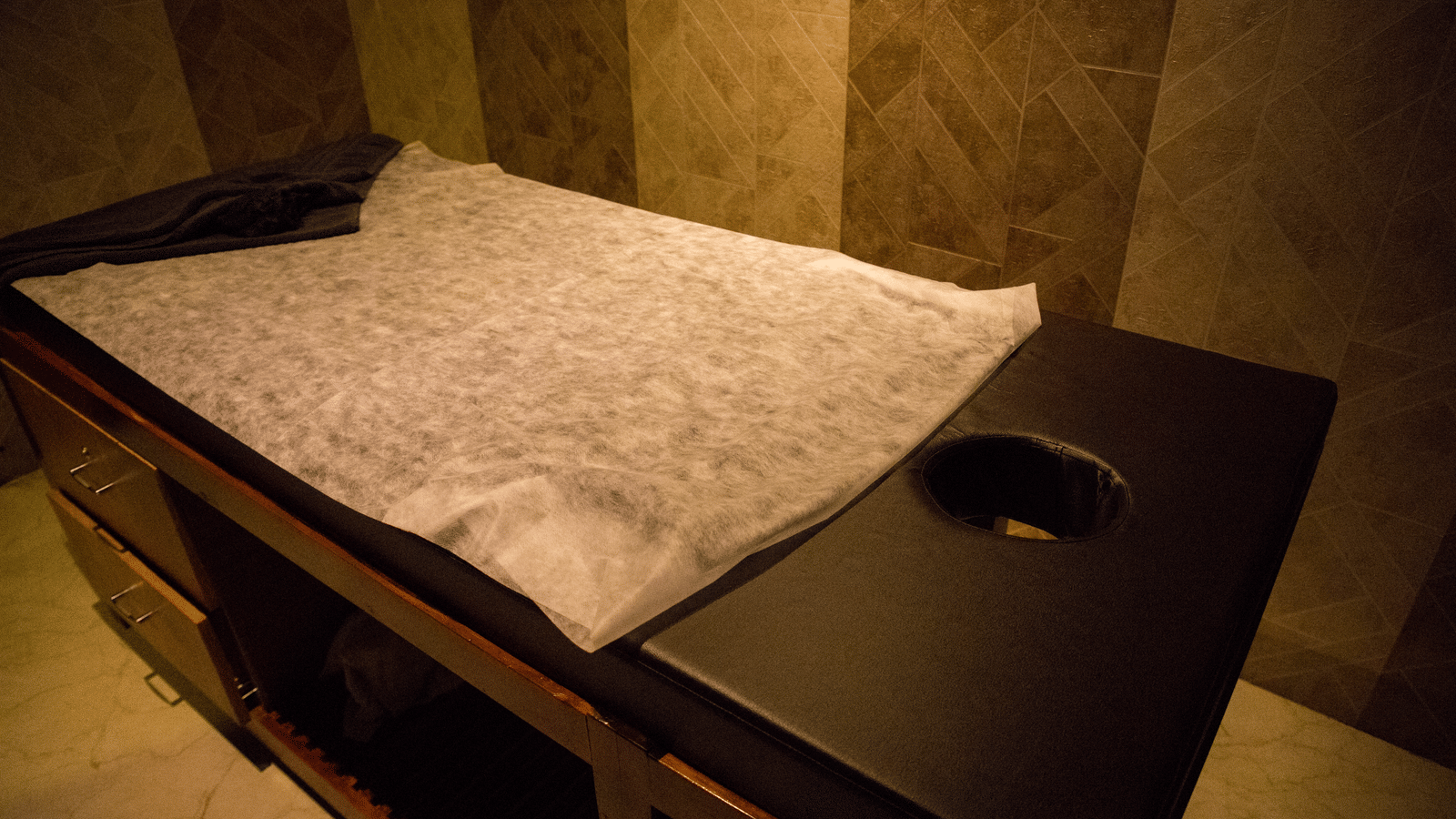 Close up of the spa bed at the Benzzee O2 Spa at the Benzz Park, Vellore, featuring a towel spread over it.