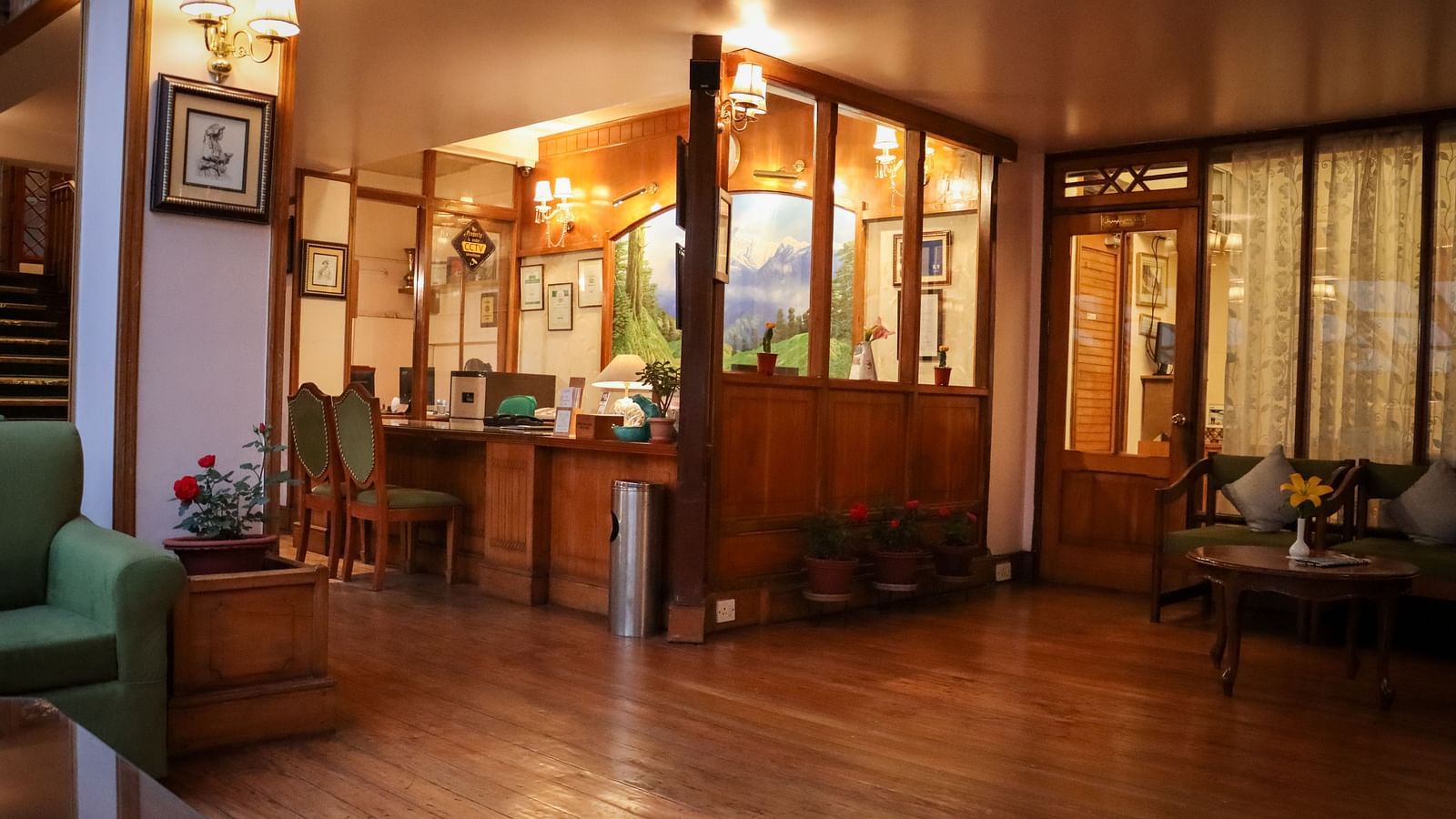 Reception area with wooden interiors at Cedar Inn