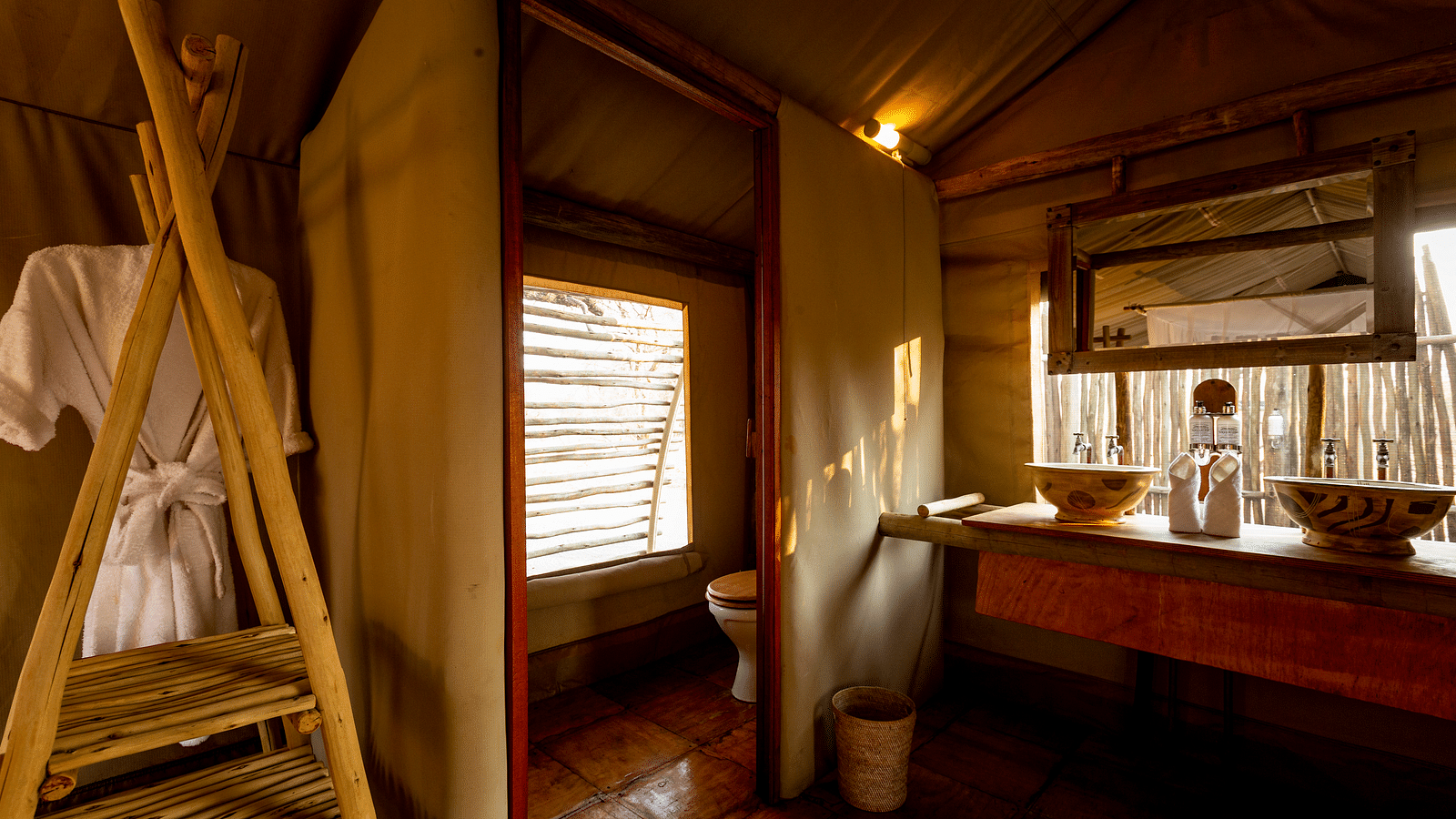 EBGhamDhao-Luxury-Tent-Bath v69kz1