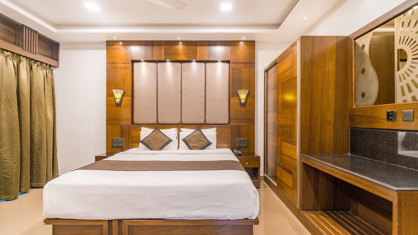 Image of a room with a bed and a window on the side at Hotel Altitude, Madikeri.