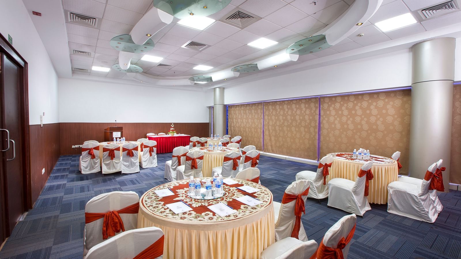 Centre Point at Hotel Atithi - TGI Grand, Pondicherry featuring round tables at chairs