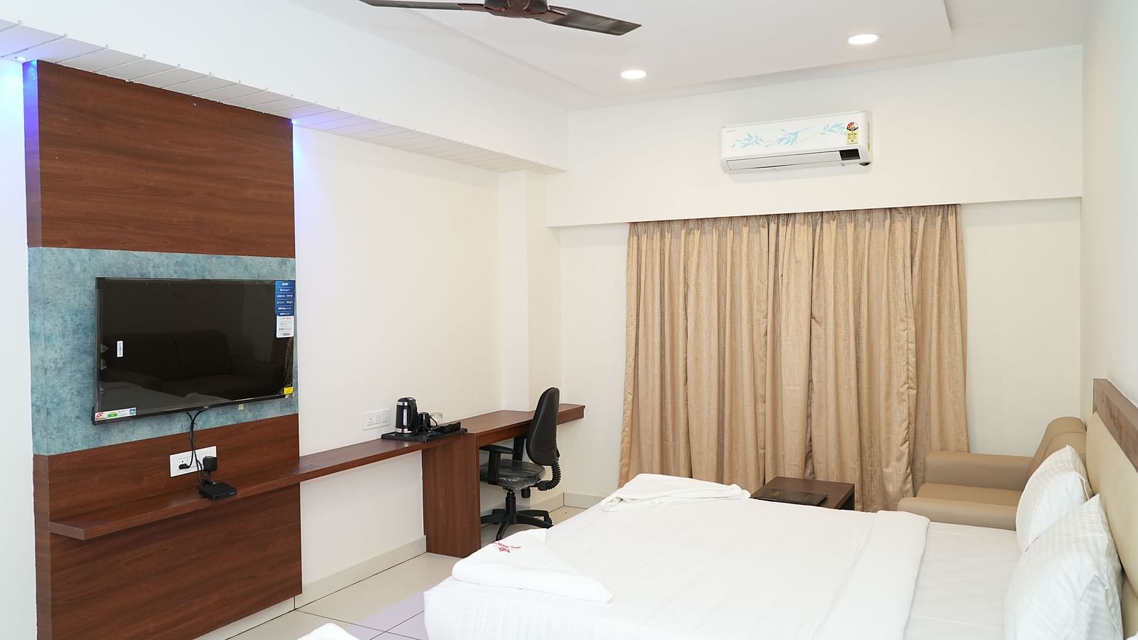 corner view image of the penthouse overlooking the double beds with a wark station at the corner of the room - Hotel Grand Sigma
