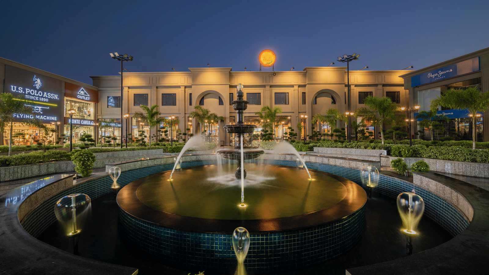 Central water fountain at Hotel Highway King, Kishangarh and courtyard at night.