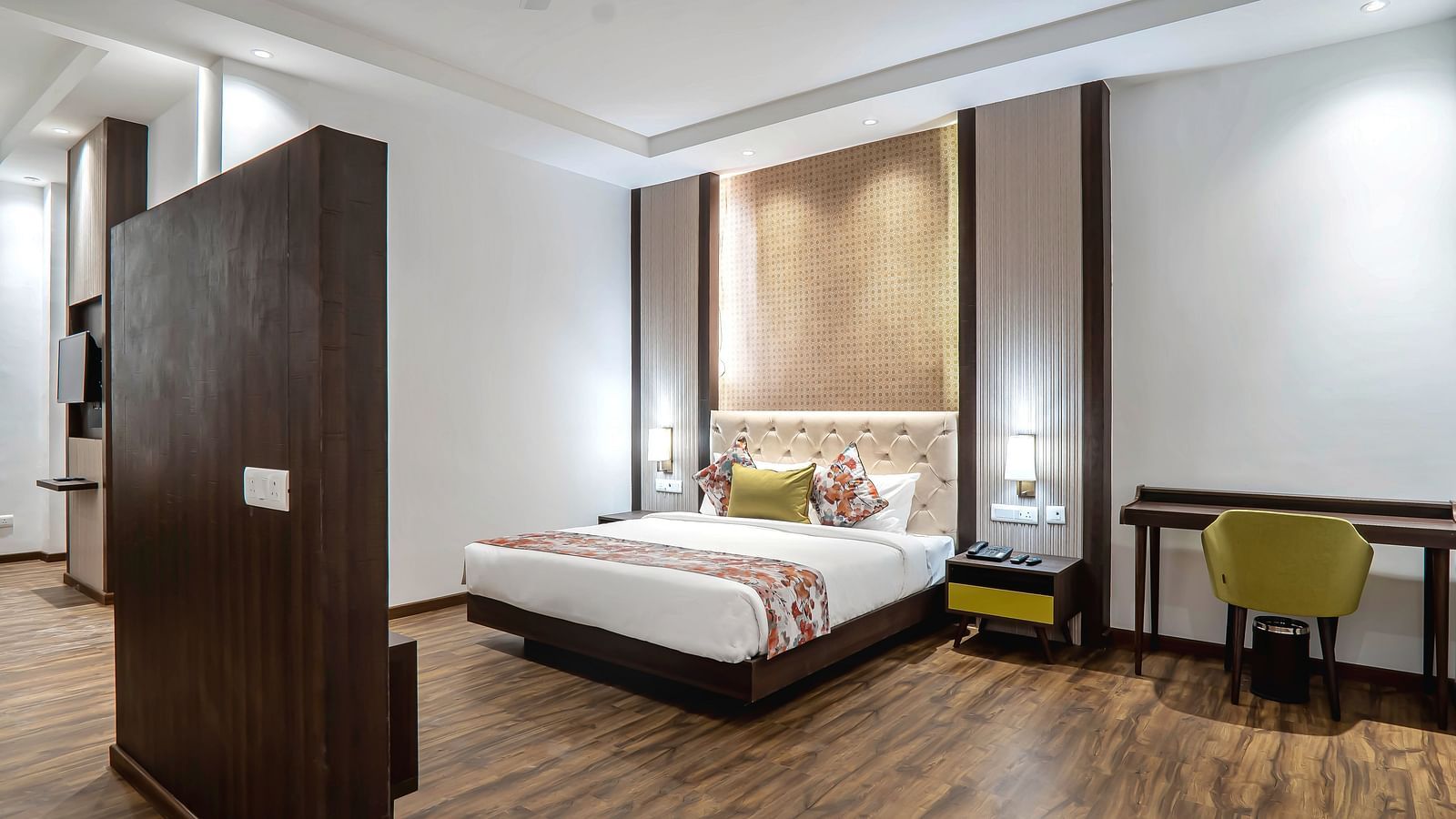 Family Room at Hotel Le ROI Lake View Koti with a sperated TV cabinet and a posh bed for a cosy stay2