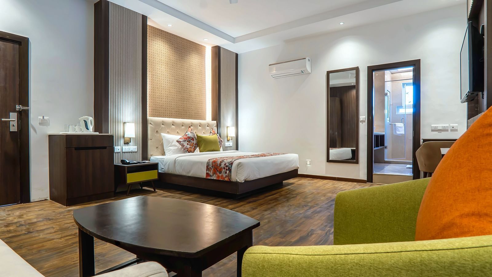 Premium Rooms at Hotel Le ROI Lake View Koti for a cosy stay along with various in-room amenities2