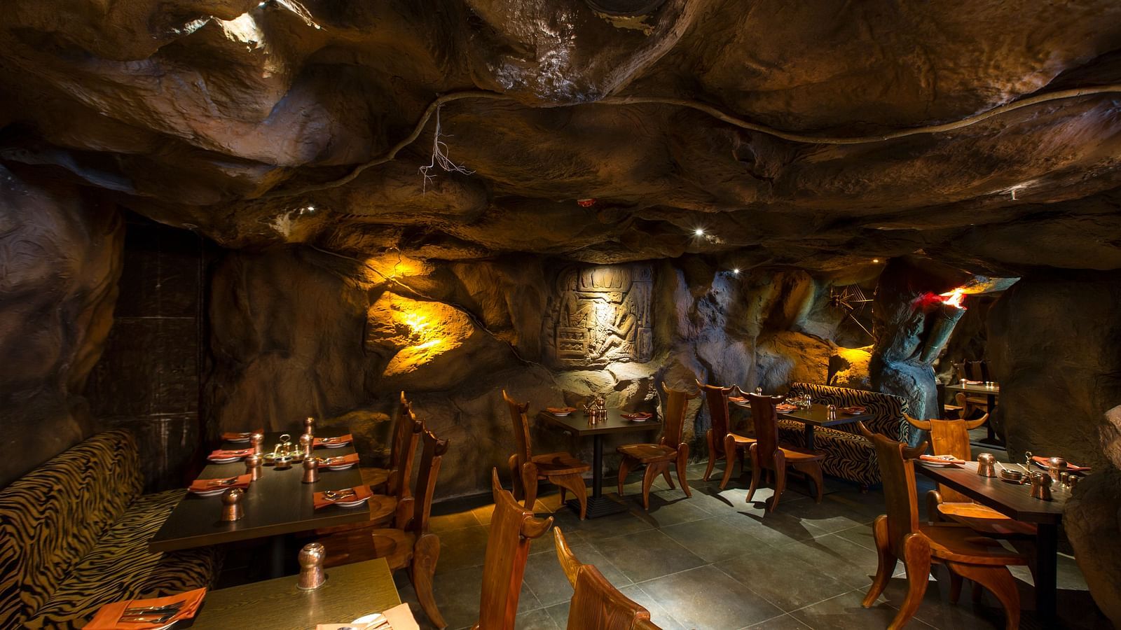 Hotel Pai Viceroy Tirupathi Gufha Restaurant 2 stn6fz
