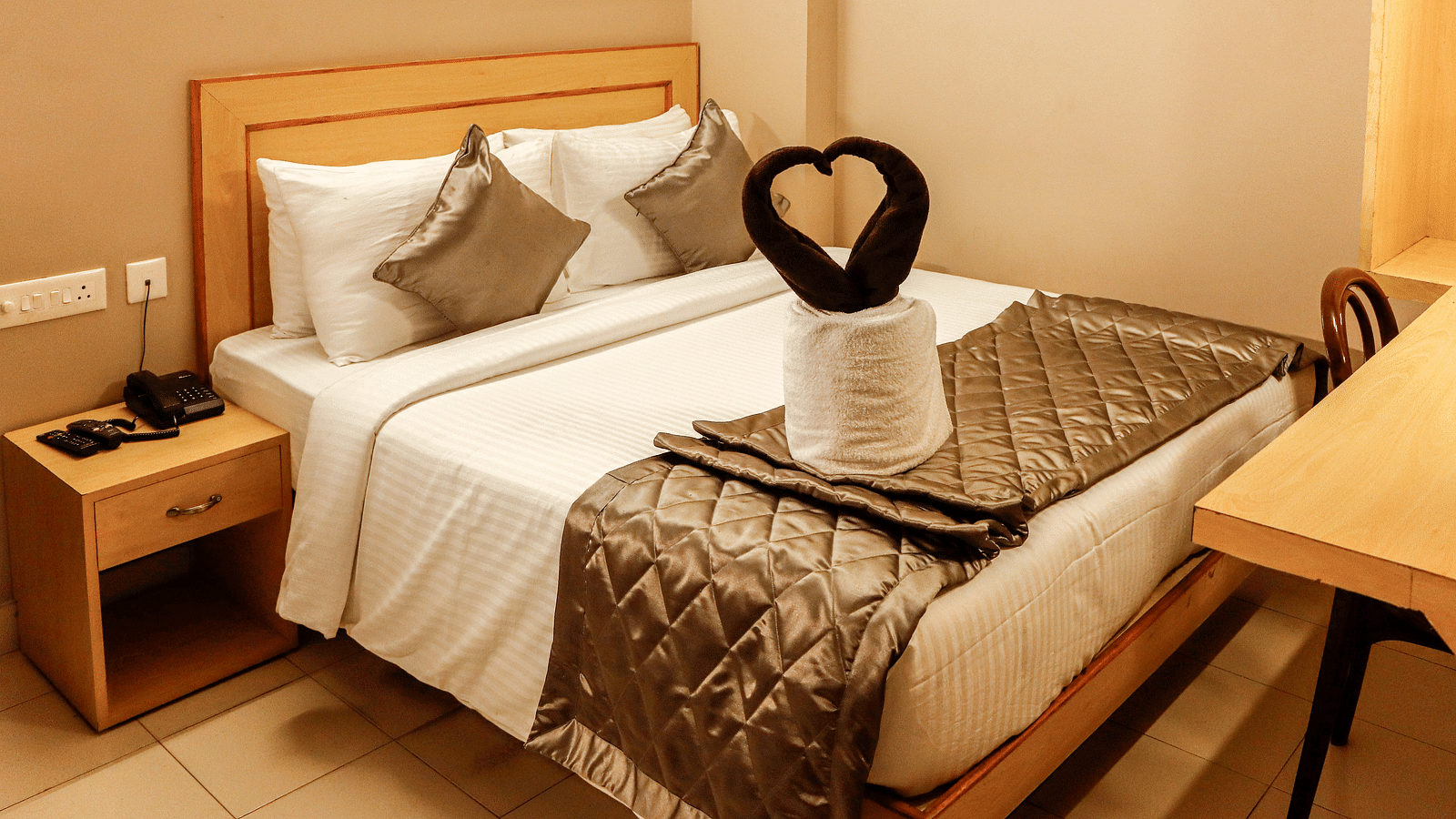 view of king size bed of a Queen Room at Hotel Vinayaga, Tiruppur