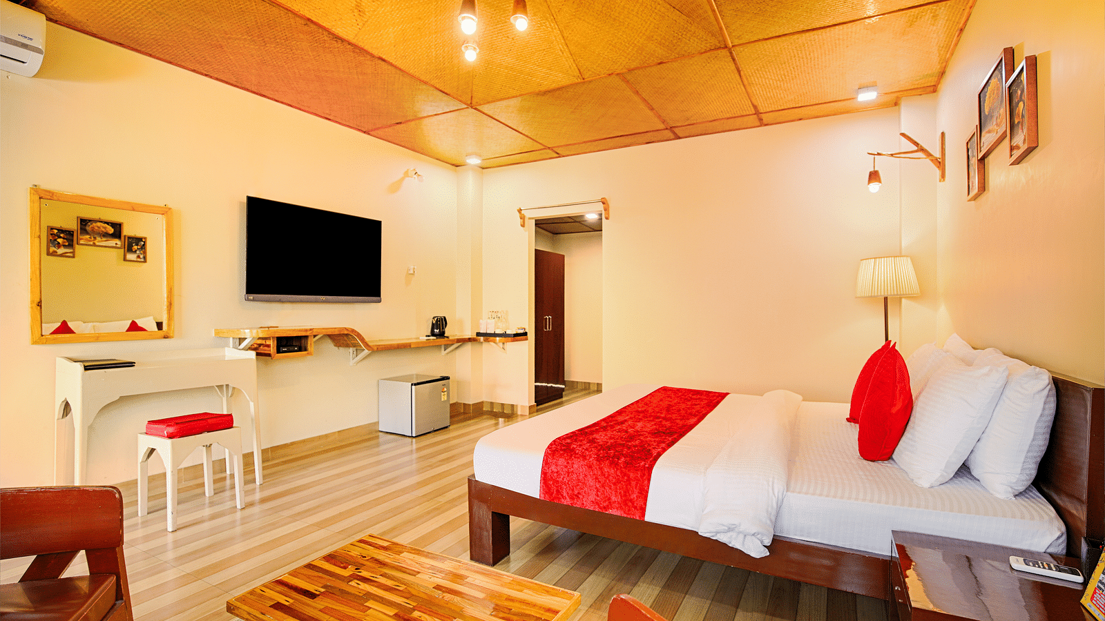 cottage king room